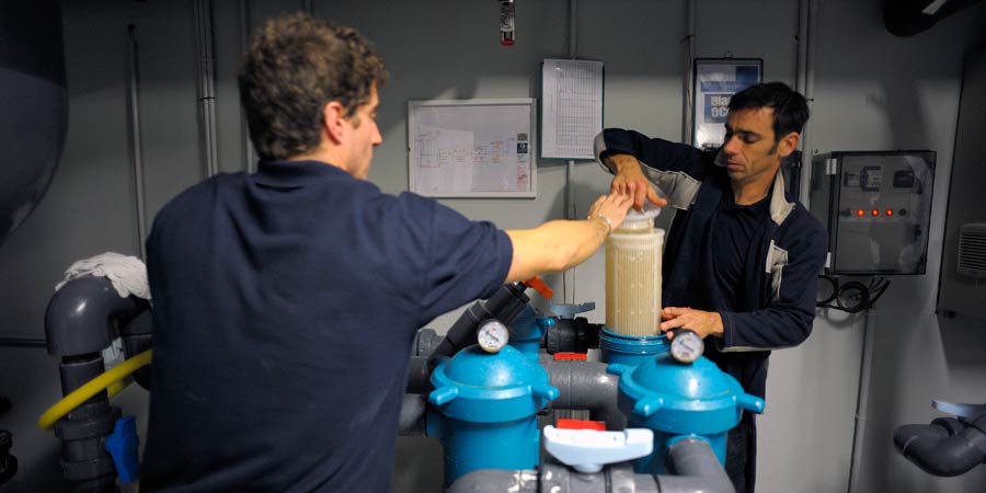 El agua de estanques y acuarios ¡es de Biarritz!